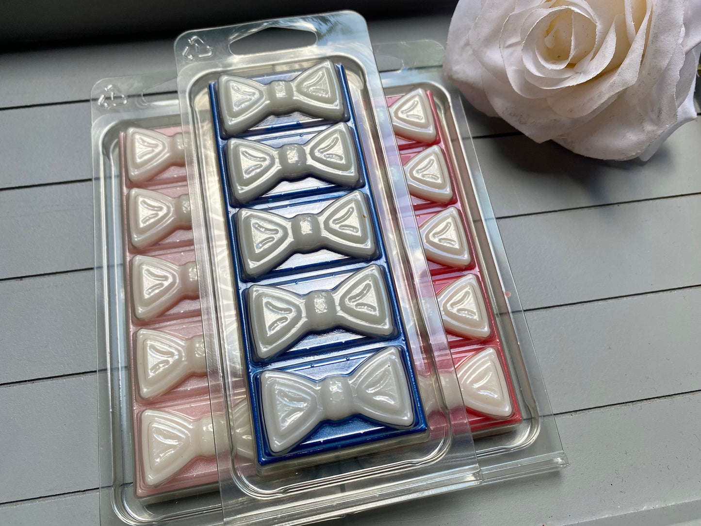 Bow Clamshell